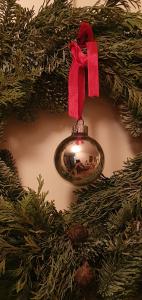 Annelies 05 Krans met bal